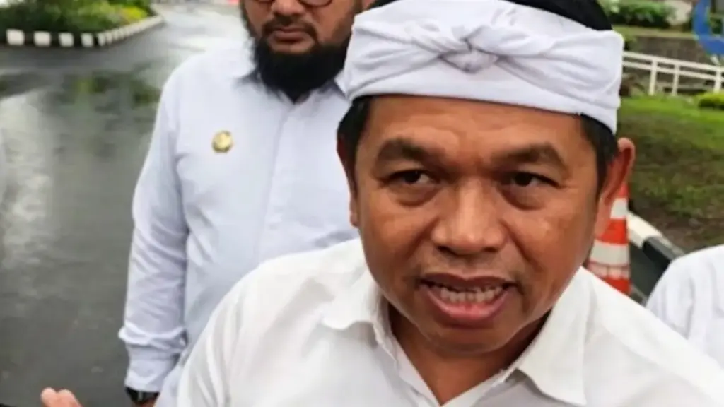 Gubernur-Jawa-Barat-Dedi-Mulyadi