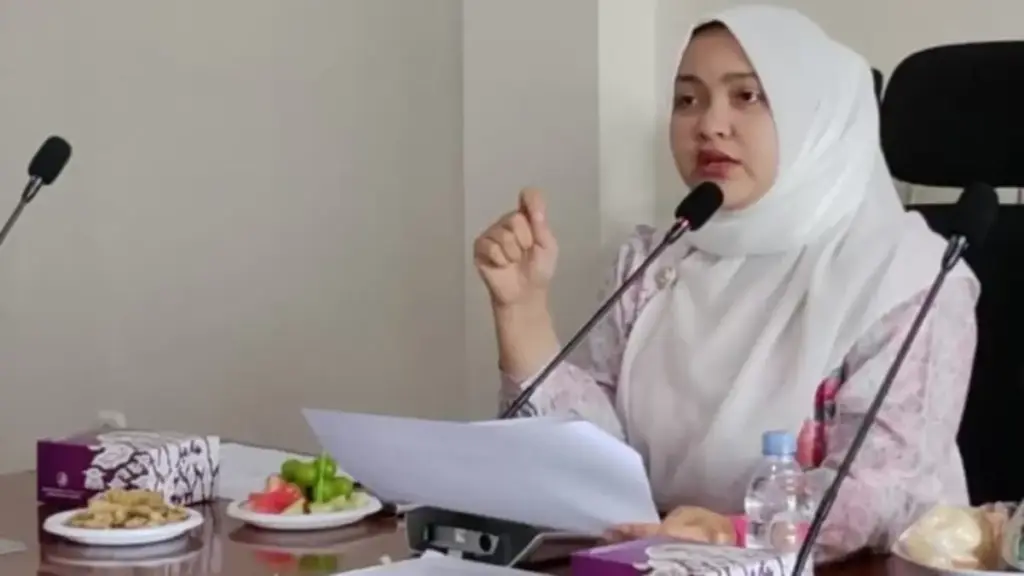 Ketua-DPRD-Kabupaten-Cirebon-Sophi-Zulfia