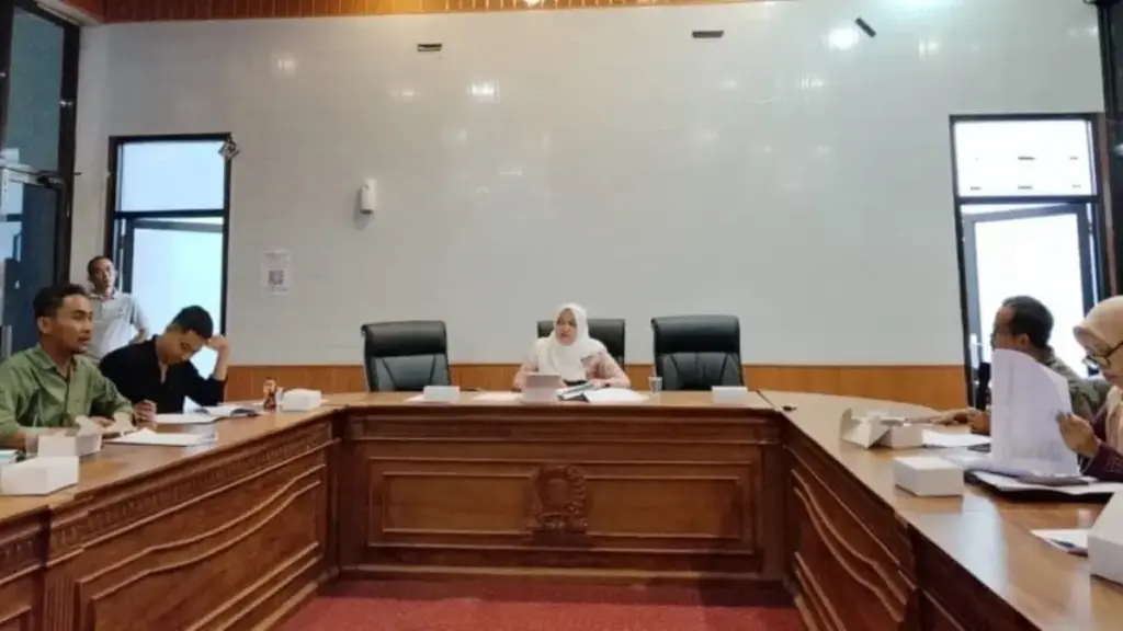 Ketua-DPRD-Kabupaten-Cirebon-Sophi-Zulfia