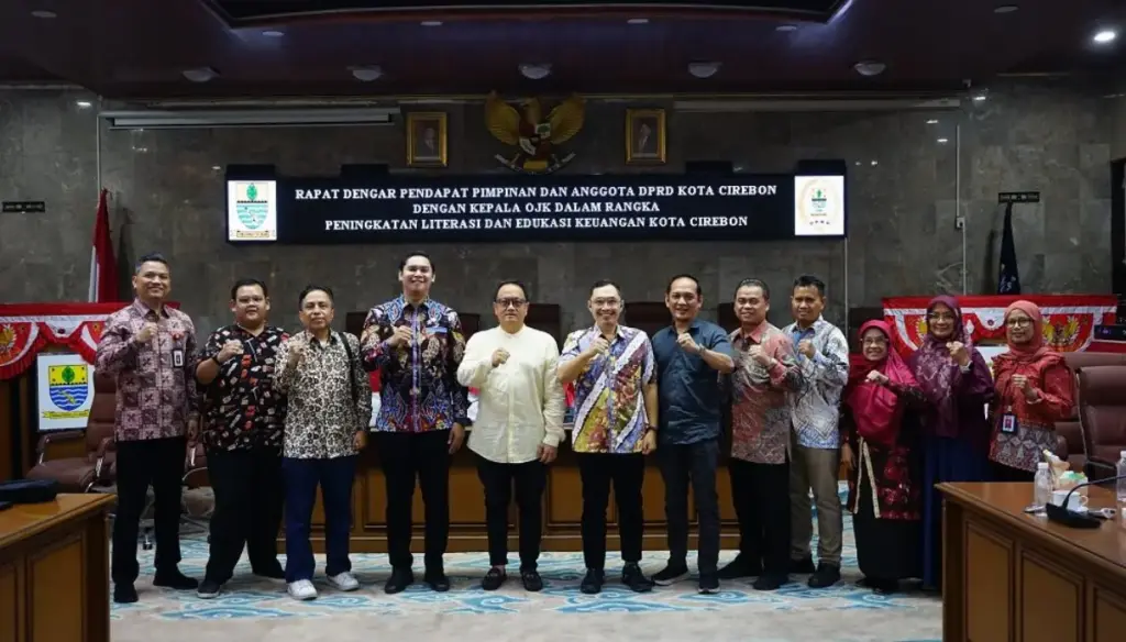 Modus Undangan APK Kuras Tabungan Warga Cirebon, OJK Catat 1.920 Aduan Keuangan DPRD-Kota-Cirebon-OJK-Cirebon