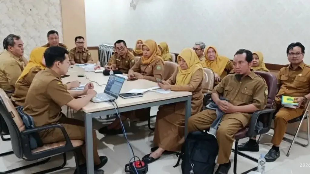 Loloskan 317 Anak Desa ke Kampus, Indramayu Resmi Kunci Perbup 1 Desa 1 Sarjana Rapat-pembahasan-draf-perbup-pendidikan-tinggi