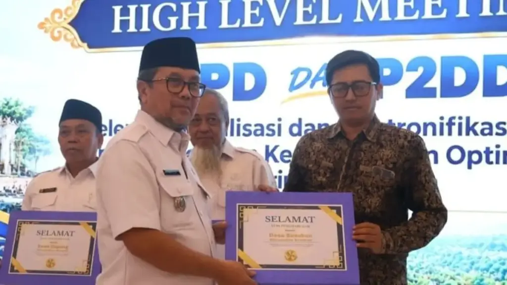 Bupati-Cirebon-Imron