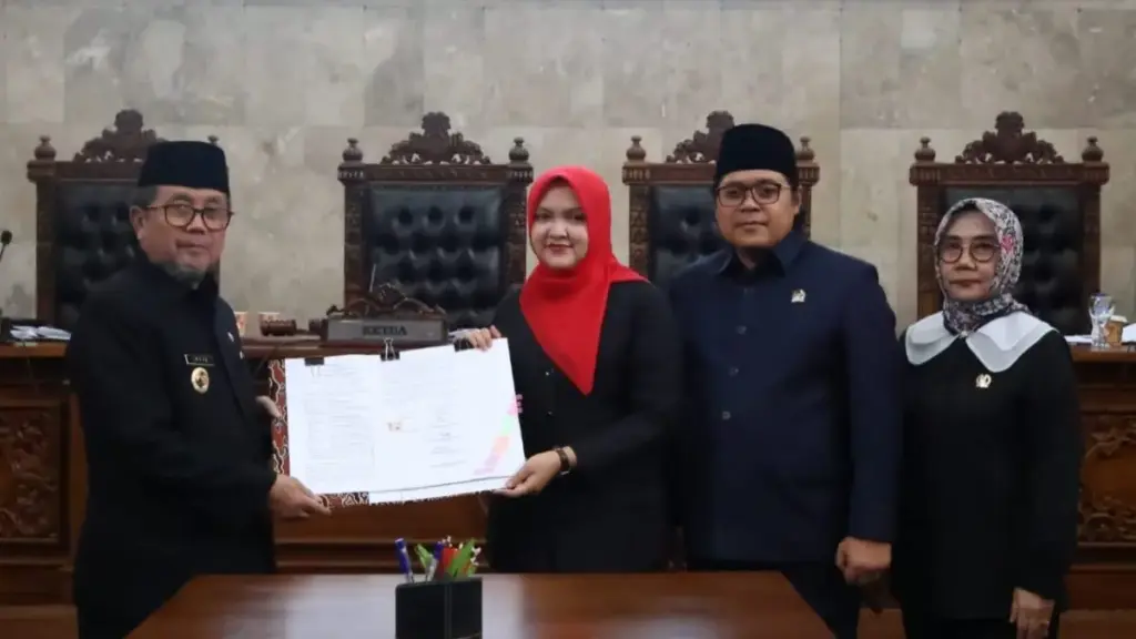 Cirebon Pacu Anggaran Perubahan 2026: Karpet Merah Investasi Dihampar, Cagar Budaya Ditameng Bupati-Cirebon-Imron