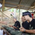 Pasar Renteng Kuningan, Belanja Pakai Koin Kayu di Samping Gamelan Usia 500 Tahun